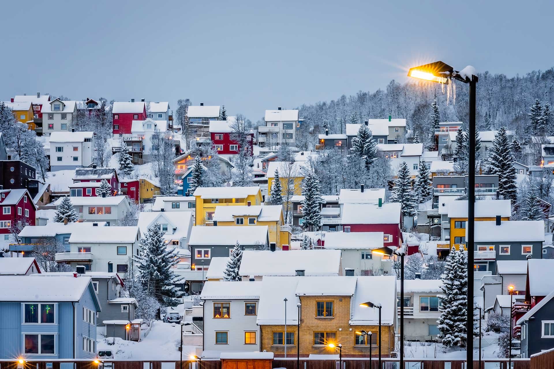 winter-neighborhood-finland